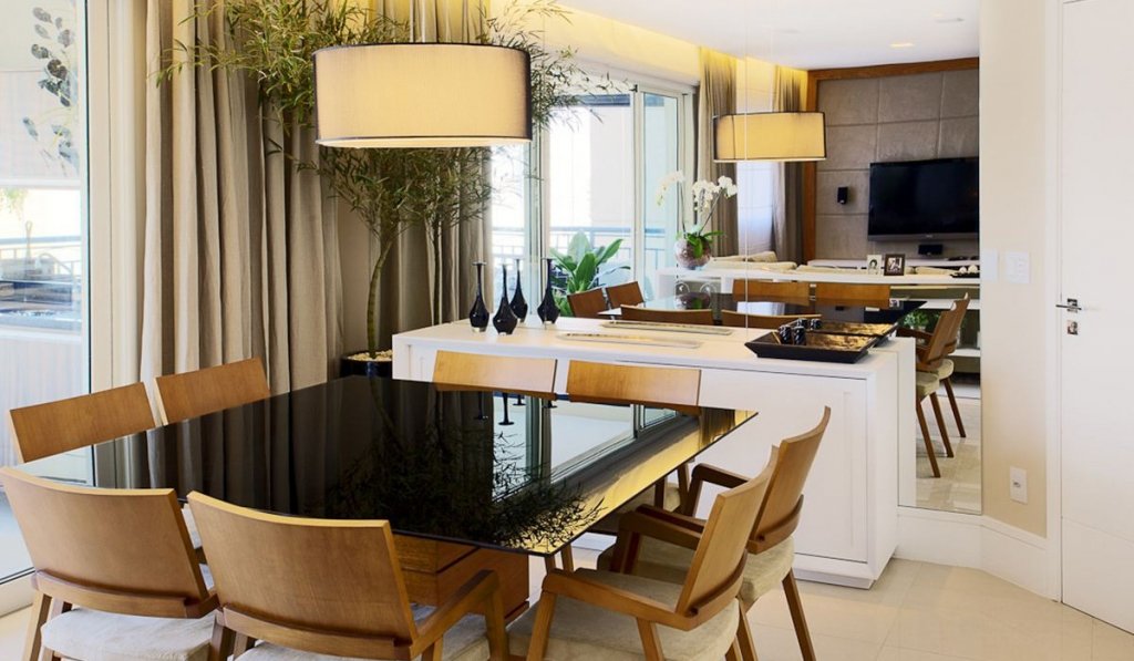 Sala de Jantar com Espelho