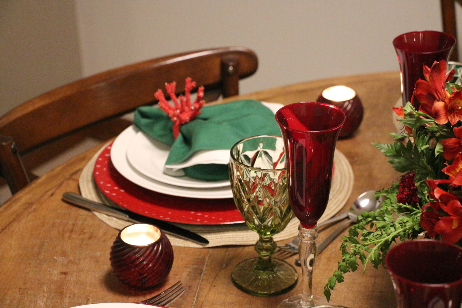 Mesa 'verde' e saudável. A tradição senta-se à mesa de Natal, mas