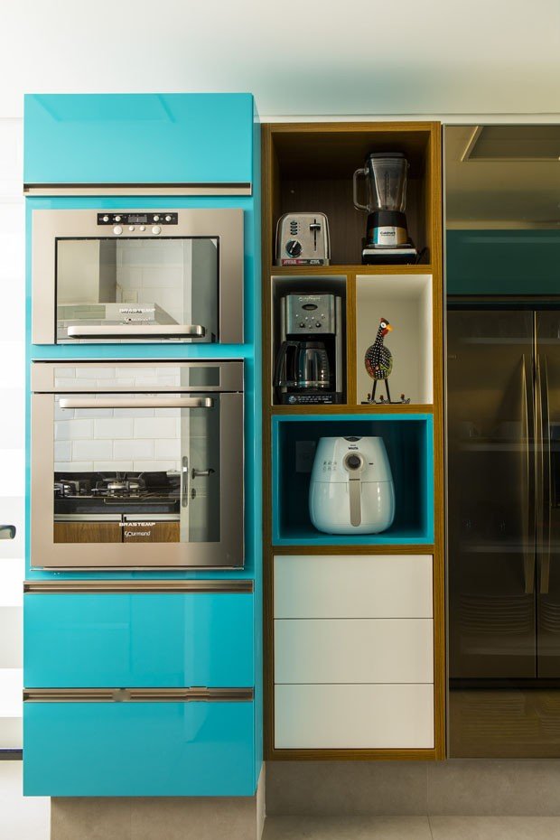 cozinha colorida, armário azul turquesa
